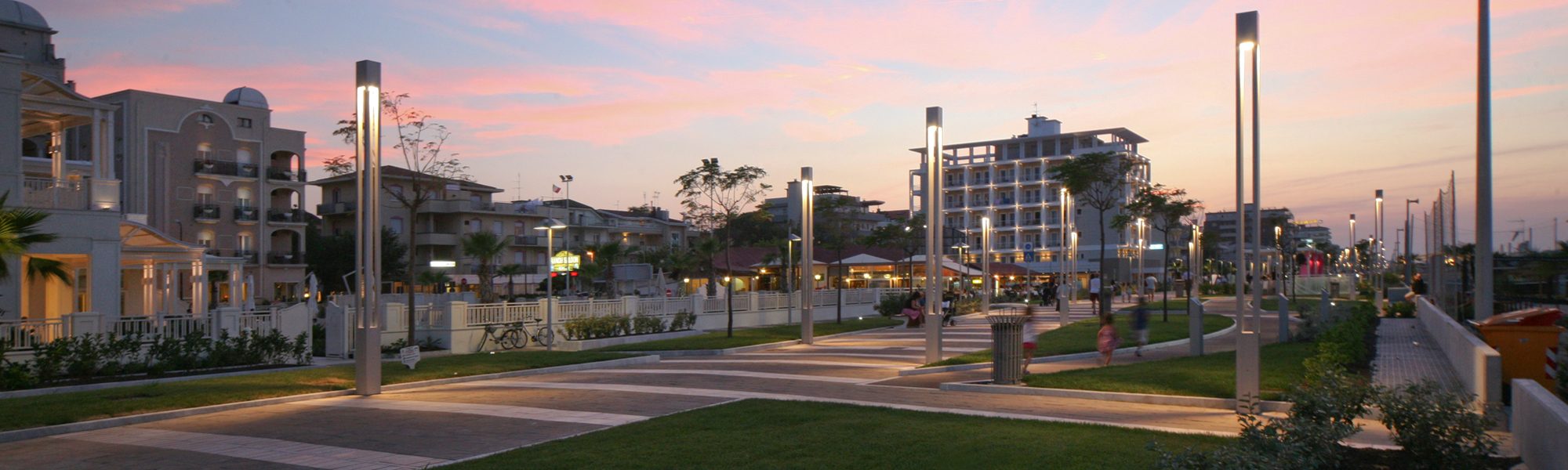 riccione; lungomare; archivio fotografico